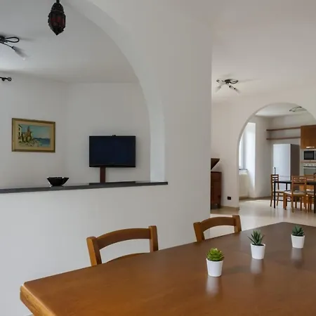Altido Hill View In Campegli With Garden Апартаменты *