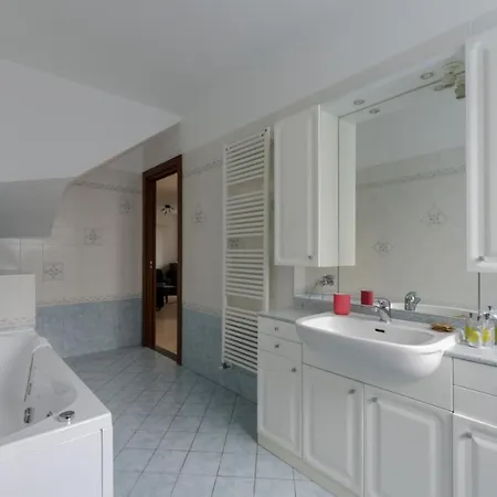 Altido Hill View In Campegli With Garden Апартаменты *